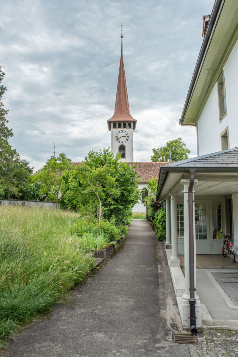 Kirche und Pfarrhaus Muensingen 08